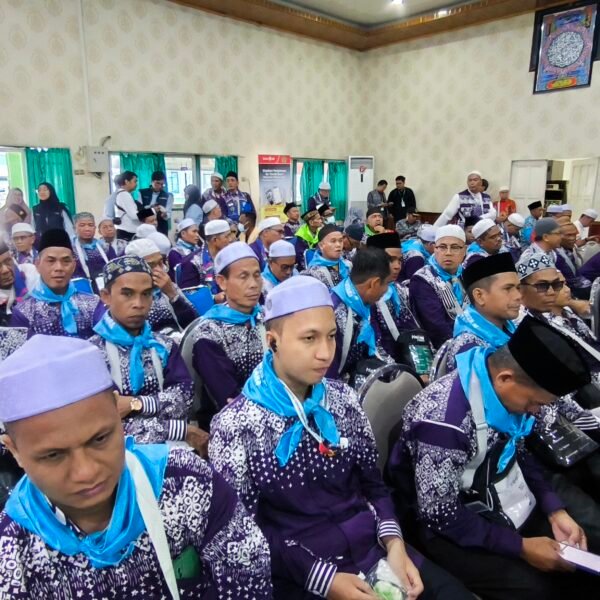 88 JEMAAH HAJI HSU KLOTER 13 TIBA DENGAN SELAMAT DIASRAMA HAJI EMBARKASI BANJARMASIN