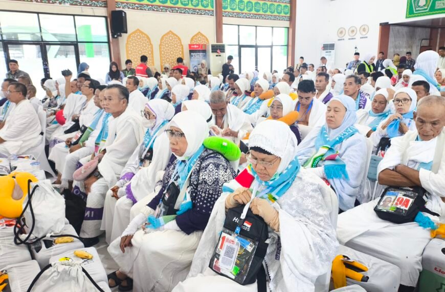 Kloter Terakhir, Sebanyak 427 Jemaah Haji Diberangkatkan Menuju Tanah Suci