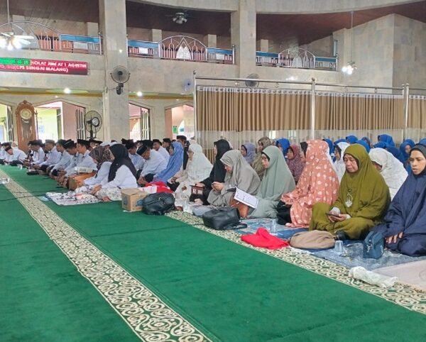 Hari Jadi Kalsel, MTsN 2 HSU Turut Ambil Batamat dan Shalat Hajat Bersama
