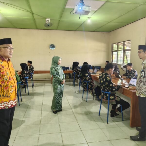 Wujudkan Pemerataan Pendidikan, Kankemenag HSU Pantau ANBK di MAN 4 HSU dan MAS Bustanul Ulum
