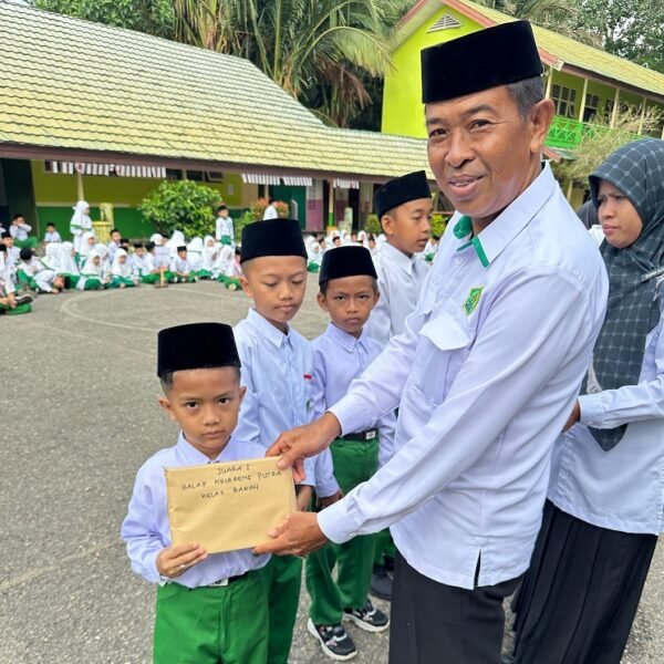 MIN 15 HSU Tutup Rangkaian Lomba HUT ke-80 RI dengan Pembagian Hadiah