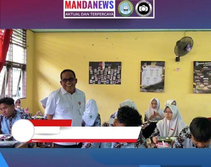 Bupati Hulu Sungai Utara, H. Sahrujani Kunjungi MAN 2, Untuk Melakukan Monitoring Program MBG