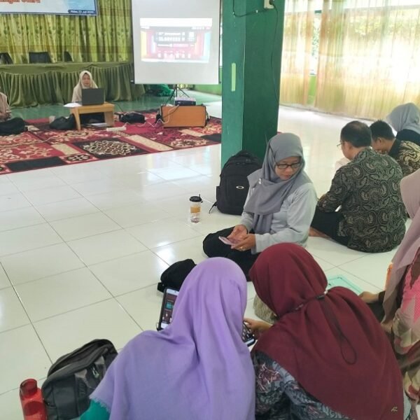 Tingkatkan Kualitas Pembelajaran Digital, Kombel  Sinergi MTsN 2 HSU : Berbagi Praktek dengan Quizizz