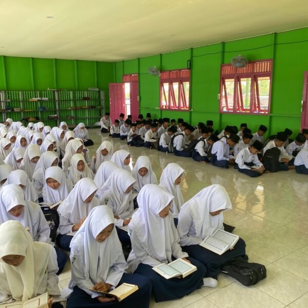 MTsN 3 HSU Semarakkan Ramadan 1447 H dengan Tadarus Al-Qur’an Bersama di Aula Madrasah