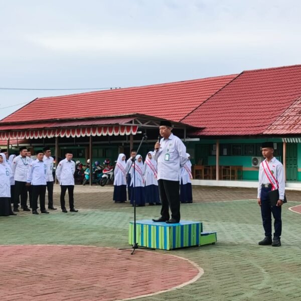 Pembina Upacara Ajak Warga Madrasah Sambut Ramadhan dengan Persiapan Spiritual